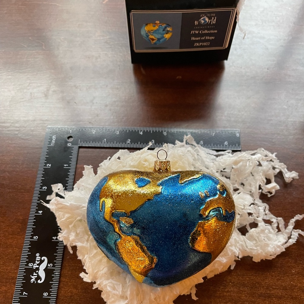 Joy to the World NWT in box Handcrafted in Poland glass Heart of Hope ornament